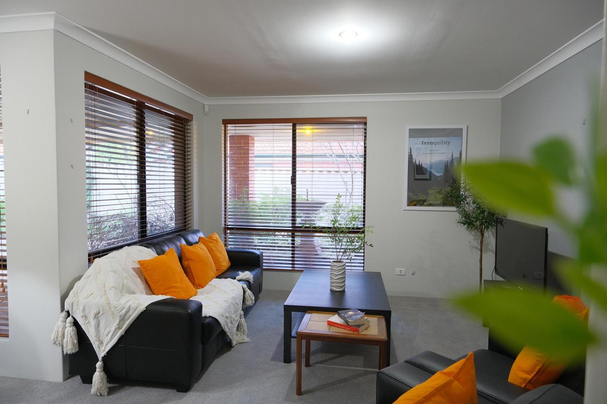 Holiday home Airport 6Br Haven - Quiet Yard & Ac *