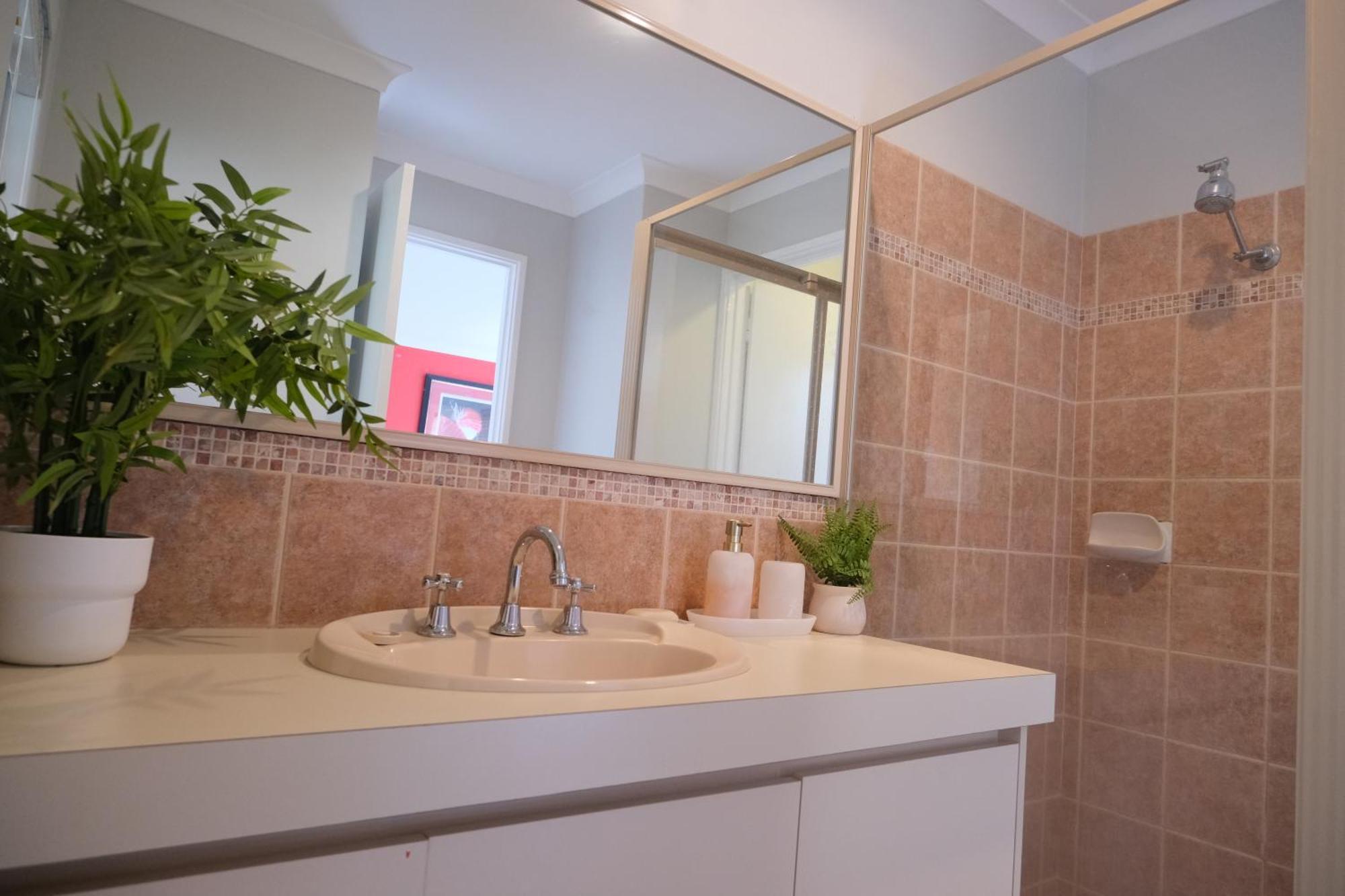 Holiday home Airport 6Br Haven - Quiet Yard & Ac