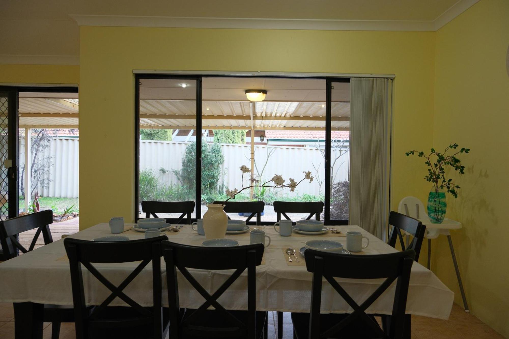 Airport 6Br Haven - Quiet Yard & Ac Holiday home