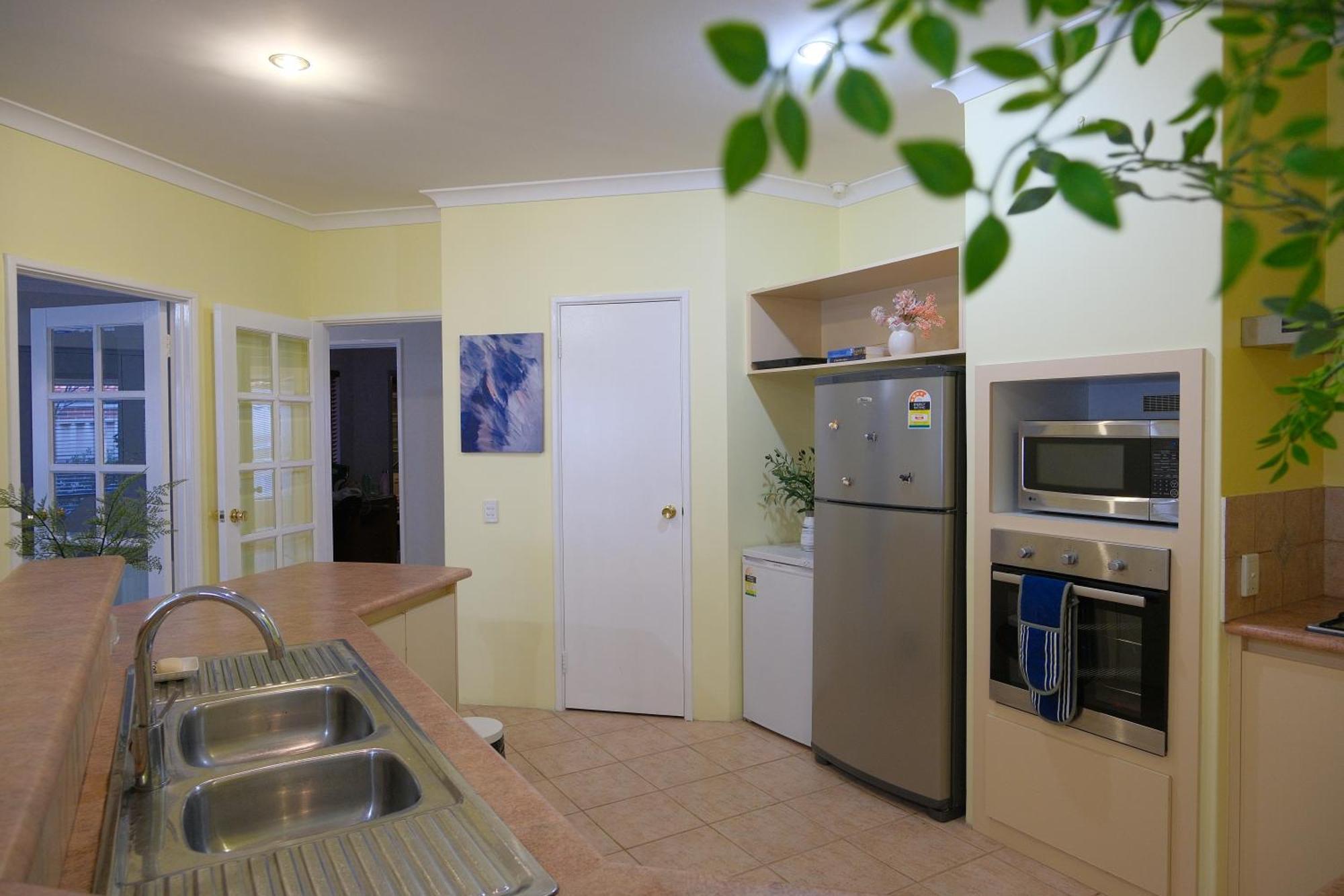 Airport 6Br Haven - Quiet Yard & Ac * Perth