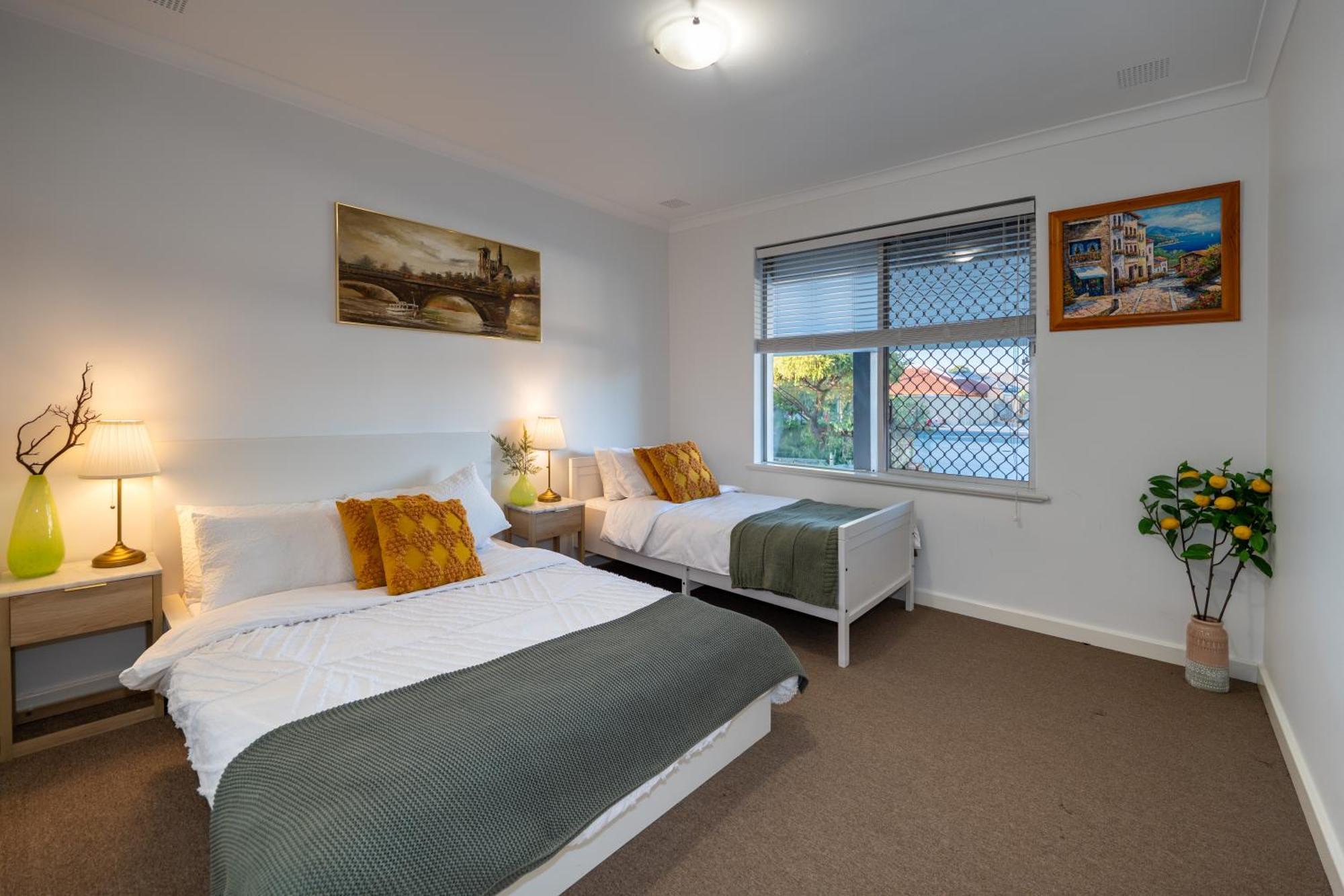 B1 Airport Haven - Free Parking & Modern Serenity Perth
