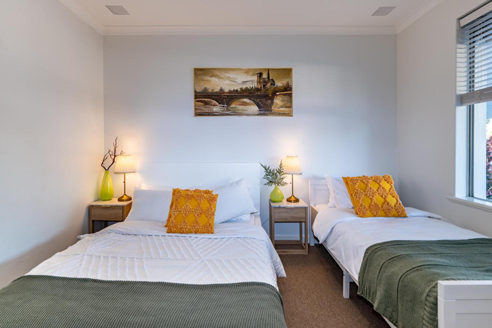 B1 Airport Haven - Free Parking & Modern Serenity Holiday home Perth