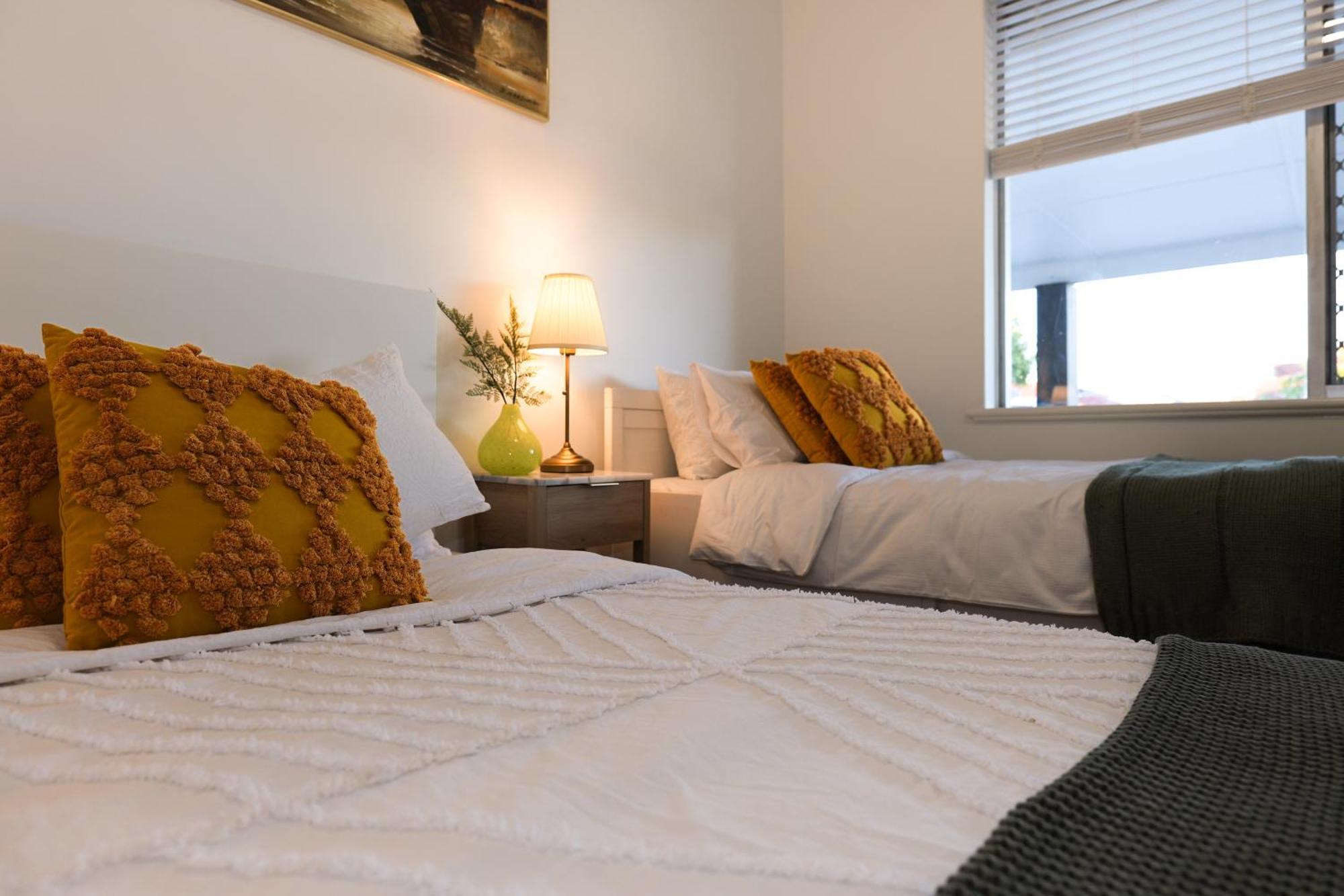 B1 Airport Haven - Free Parking & Modern Serenity Perth