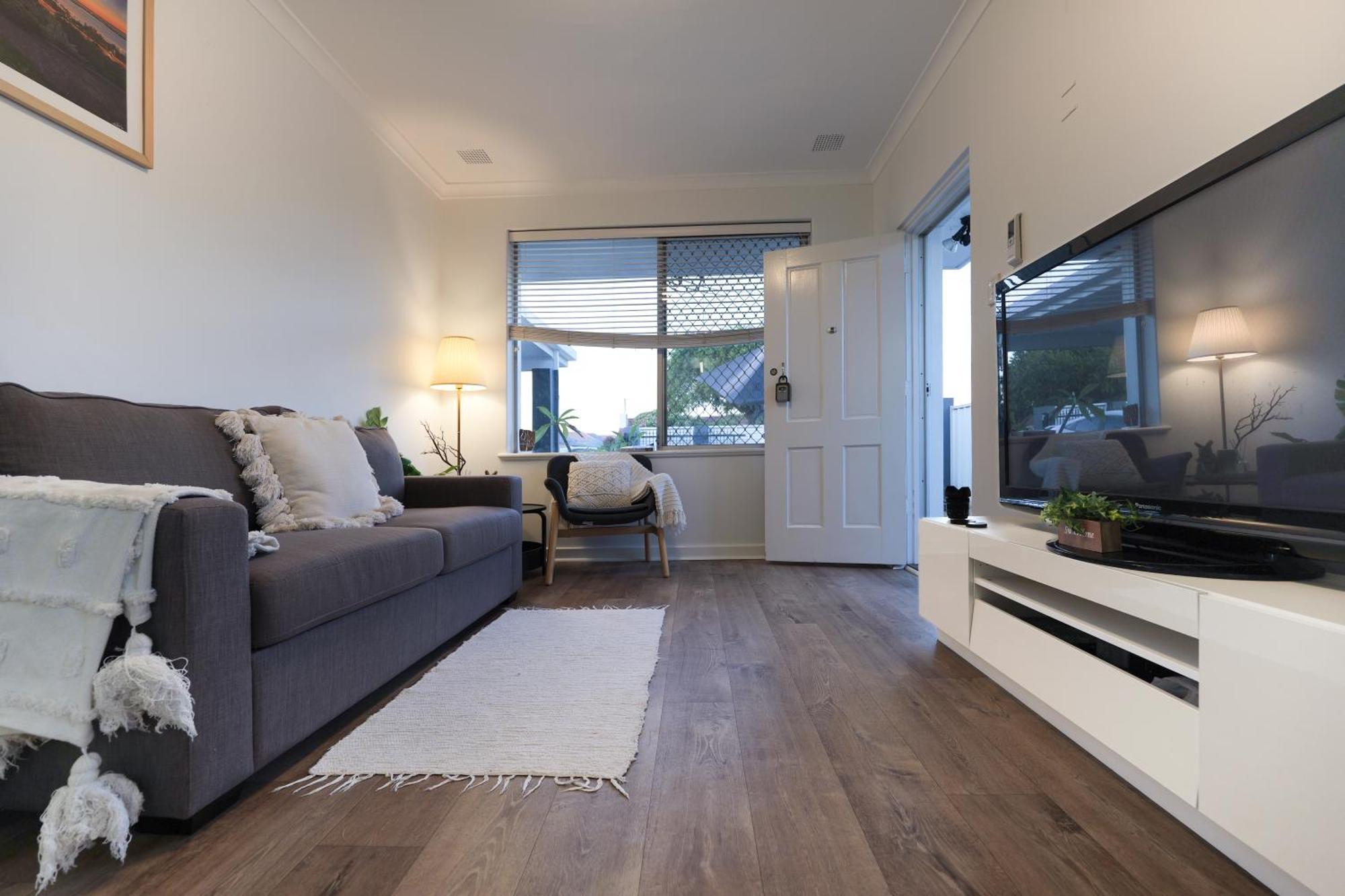 B1 Airport Haven - Free Parking & Modern Serenity Holiday home Perth