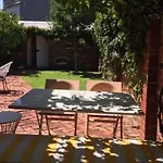 Boutique 2-Bed House With Garden In Northbridge Perth