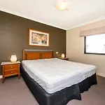 Conveniently Located 2 Bedroom Apartment In The Cbd