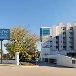 Beautiful 1-Bedroom Apartment Close To The River