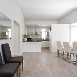 Waverley Apartment F-Two Bedrooms Wifi Available