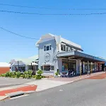 Coastal Convenience! Walk To The Shops & Cafes...