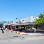 Coastal Convenience! Walk To The Shops & Cafes...