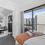 City Living Retreat - Modern 2Br Apartment In East Perth