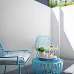 Bright Trendy 2Bdrm Apt - Walk To River & Shops