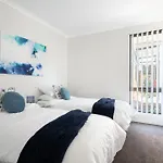 Bright Trendy 2Bdrm Apt - Walk To River & Shops