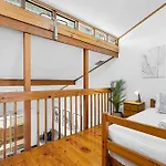 10 Cottesloe - Steps From Beach - Sleeps 3-Wifi