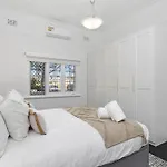 Elegant Art Deco Semi Detached 2-Bed Home By Parks