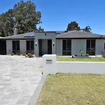 Deluxe Modern Family Home With Pool