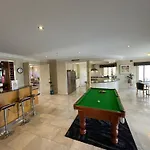 Perth 2-Story, Views, Bbq & More