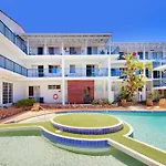 Sandy Toes - Coastal Retreat