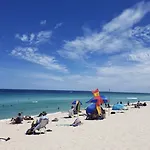 Beach Bliss Stylish Retreat-Spa & Prime Location