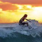 Beach Bliss Stylish Retreat-Spa & Prime Location