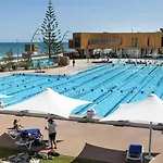 Beach Bliss Stylish Retreat-Spa & Prime Location