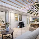 Coastal Retreat Modern Home In Scarborough