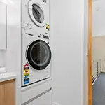 Contemporary Subi Apartment With All Amenities