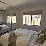 Cozy Urban Escape - 11Km From Perth Cbd