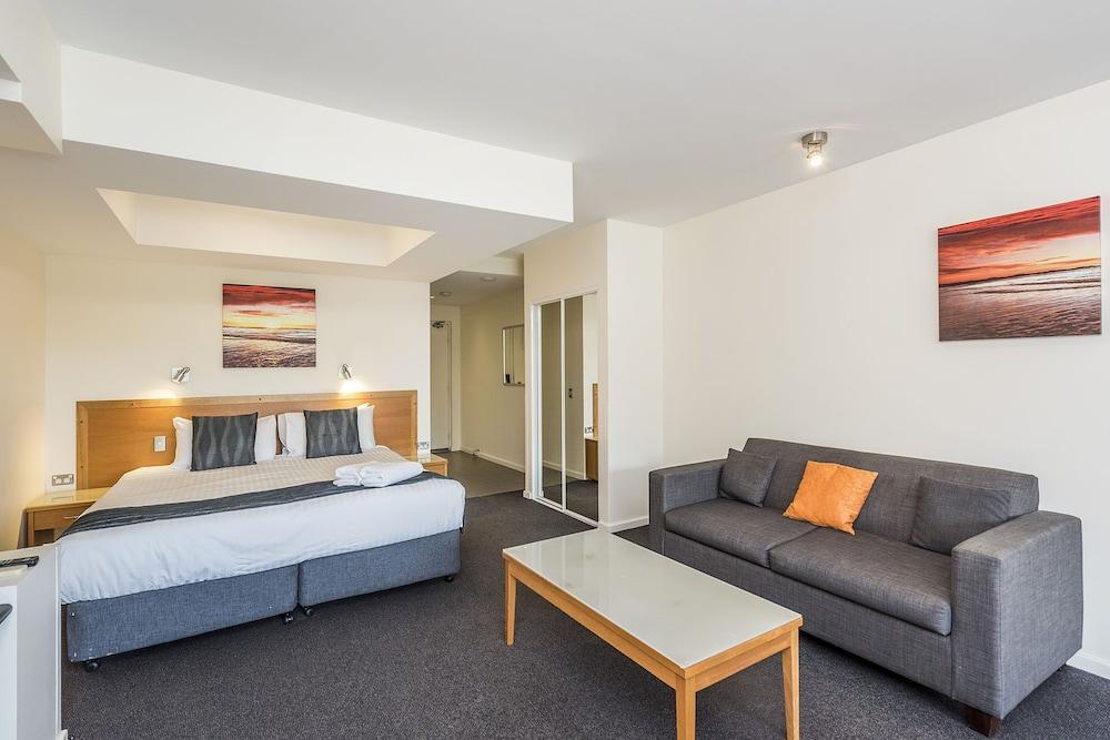 Assured Ascot Quays Aparthotel 4*