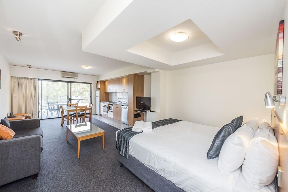Assured Ascot Quays Aparthotel 4*