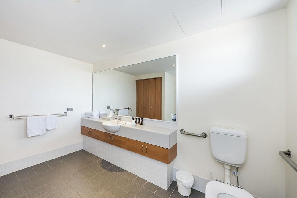 Assured Ascot Quays Aparthotel 4*