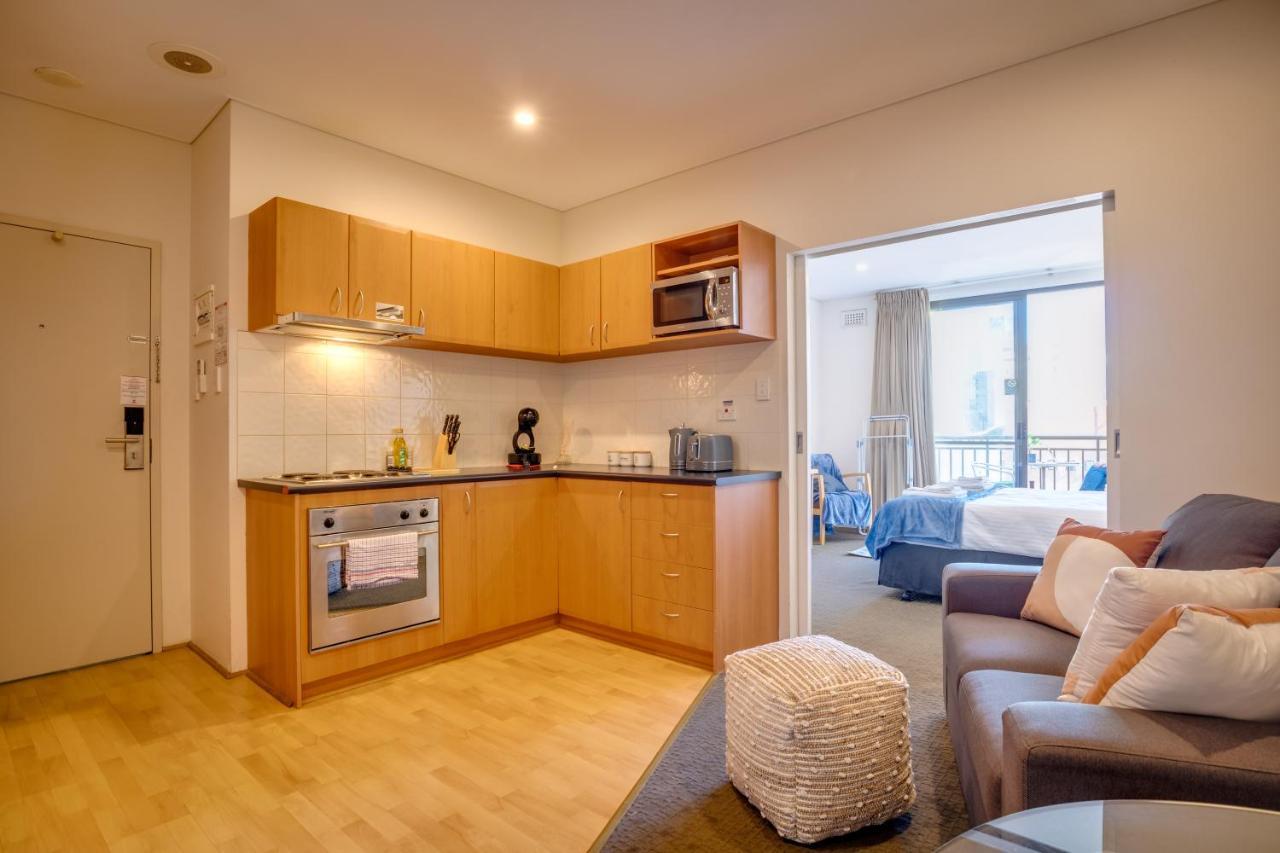 901 Inner City Zen Balcony Views 1br Cbd *