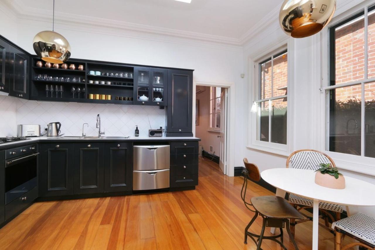 Boutique 2-bed House With Garden In Northbridge Holiday home
