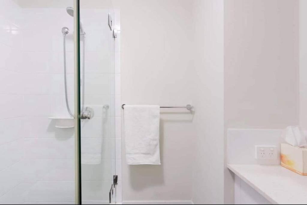 Convenient Airport Sunny Garden Wifi Netflix Wine Apartment Perth