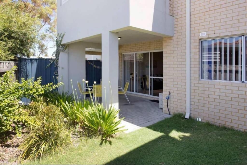 Convenient Airport Sunny Garden Wifi Netflix Wine Apartment Perth