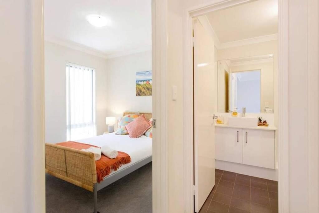 Convenient Airport Sunny Garden Wifi Netflix Wine Apartment Perth
