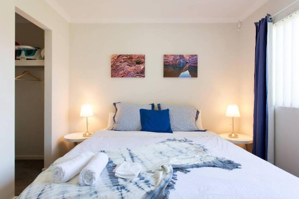 Convenient Airport Sunny Garden Wifi Netflix Wine Apartment