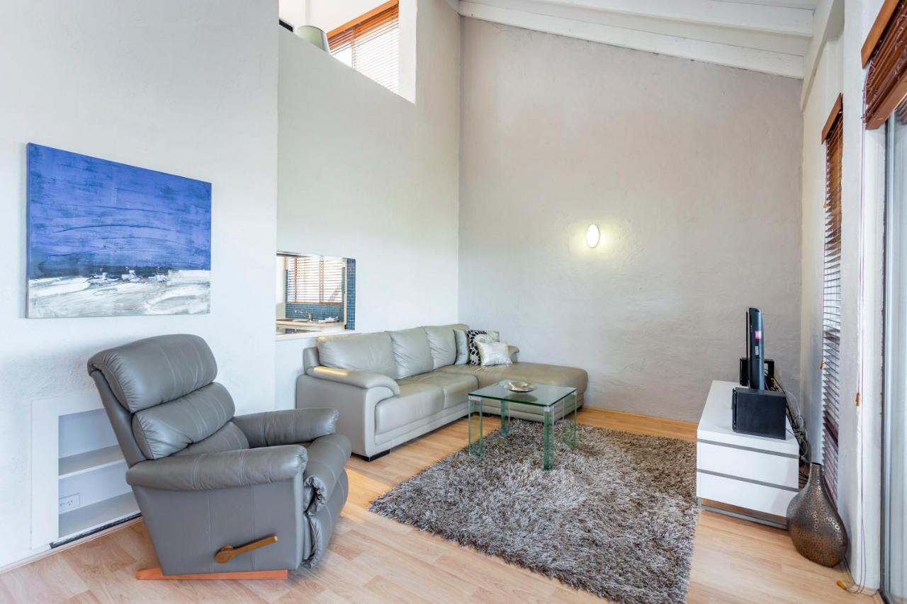 Mezzanine Retreat - Executive Escapes Apartment *