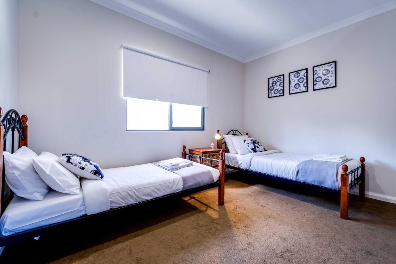 2 South Family Gem For 6parking Holiday home Perth
