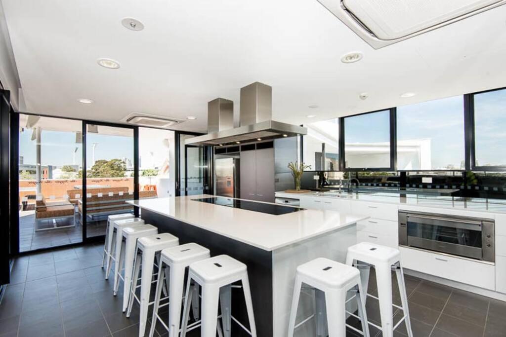 Subiaco Rooftop Terrace - Executive Escapes *