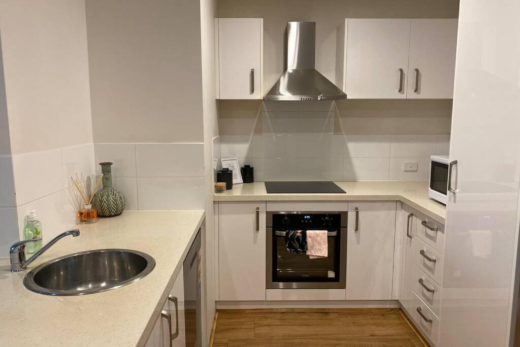 Apartment Close Shops Airport Wifi Netflix Park