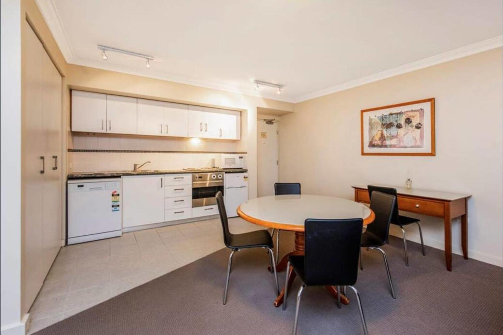 Conveniently Located 2 Bedroom In The Cbd * Perth