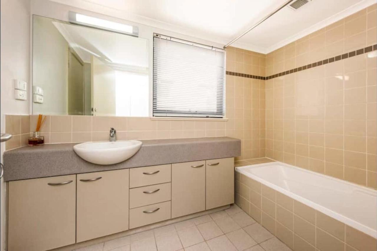 Conveniently Located 2 Bedroom In The Cbd Perth