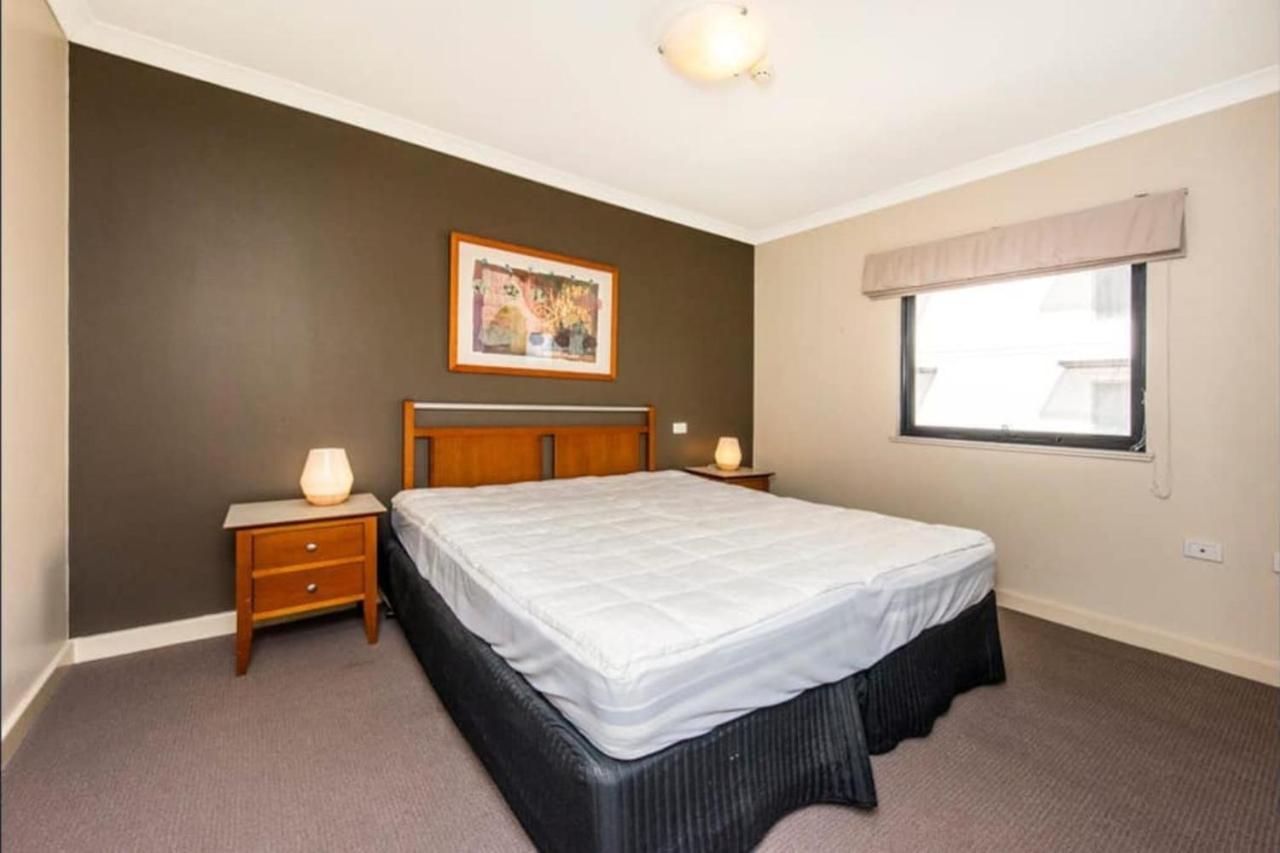 Apartment Conveniently Located 2 Bedroom In The Cbd *