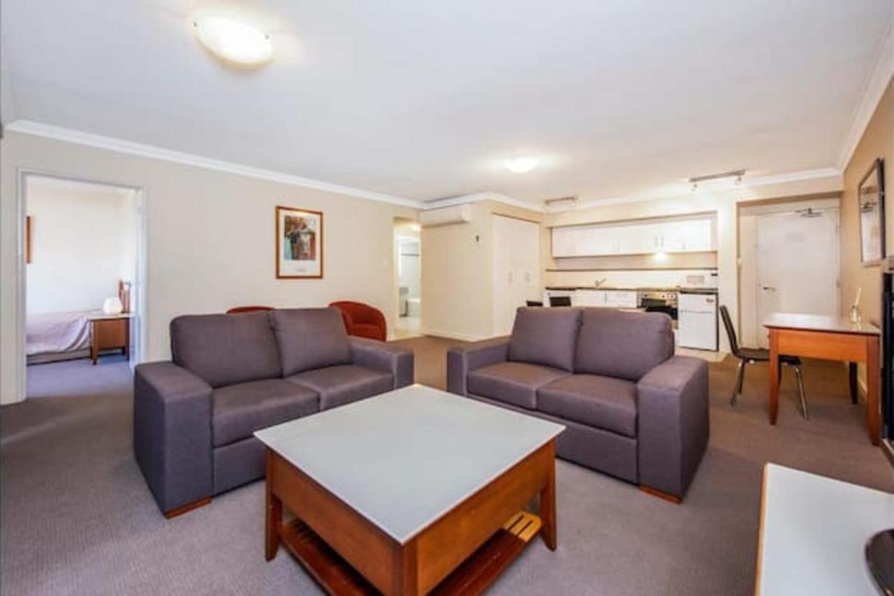 Conveniently Located 2 Bedroom In The Cbd Apartment