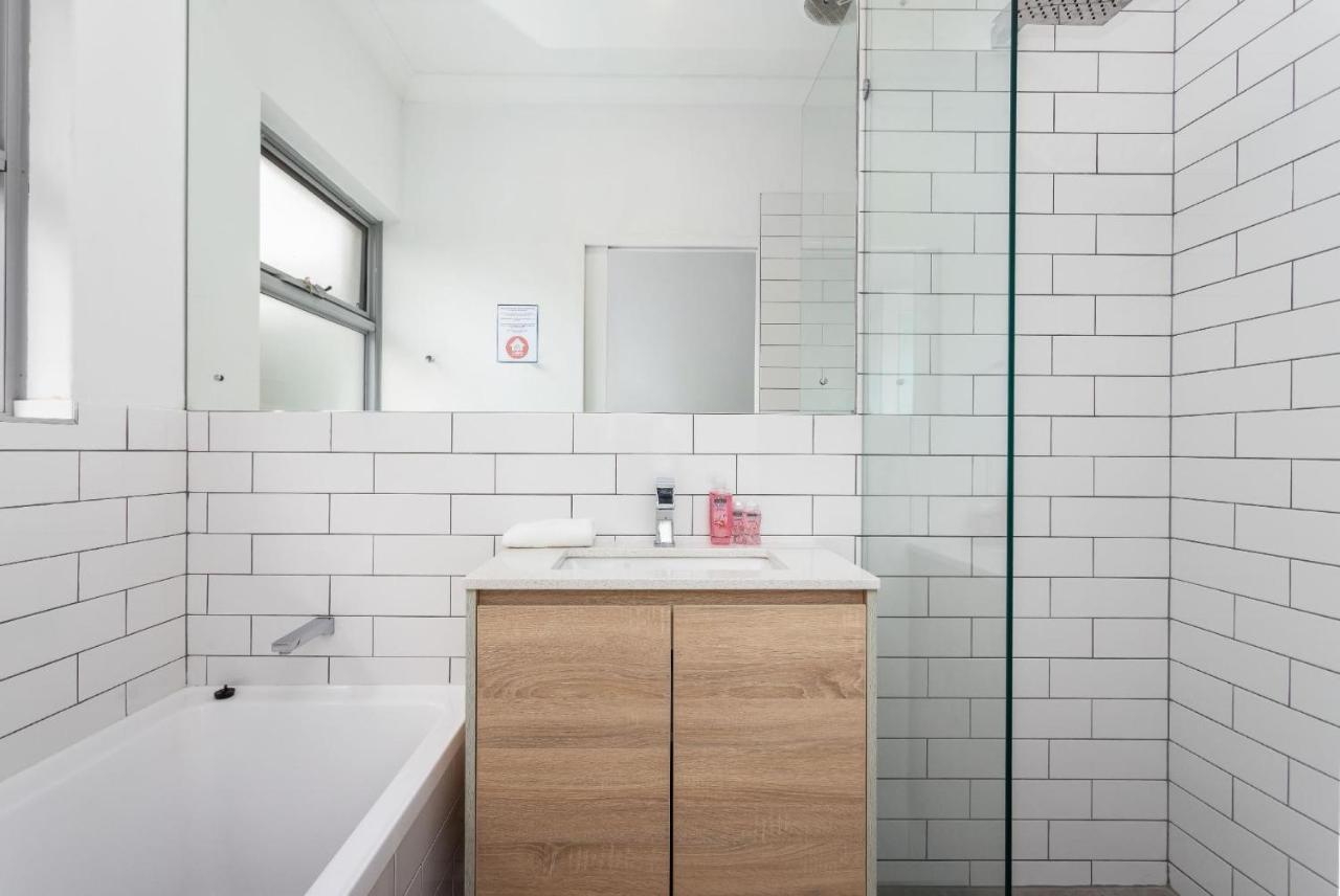 2 Chic Stylish Modern Family On Charles Holiday home