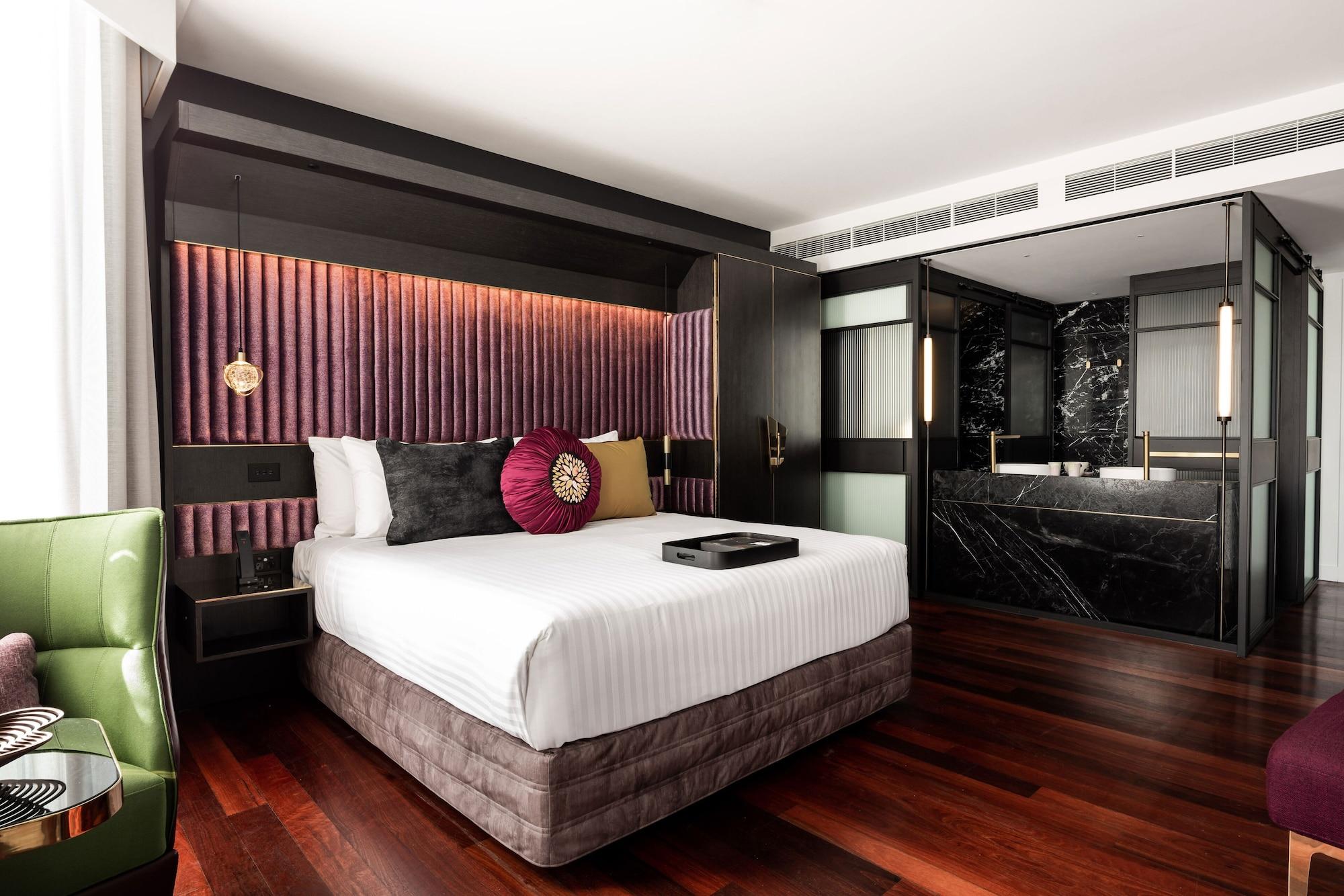 Qt Hotel Perth