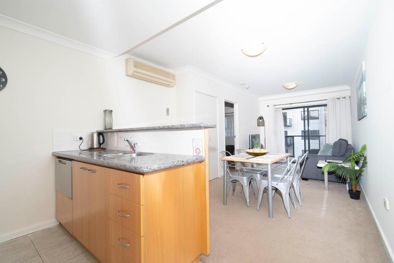 302 Wonderful Waldorf Poolgym Apartment Perth