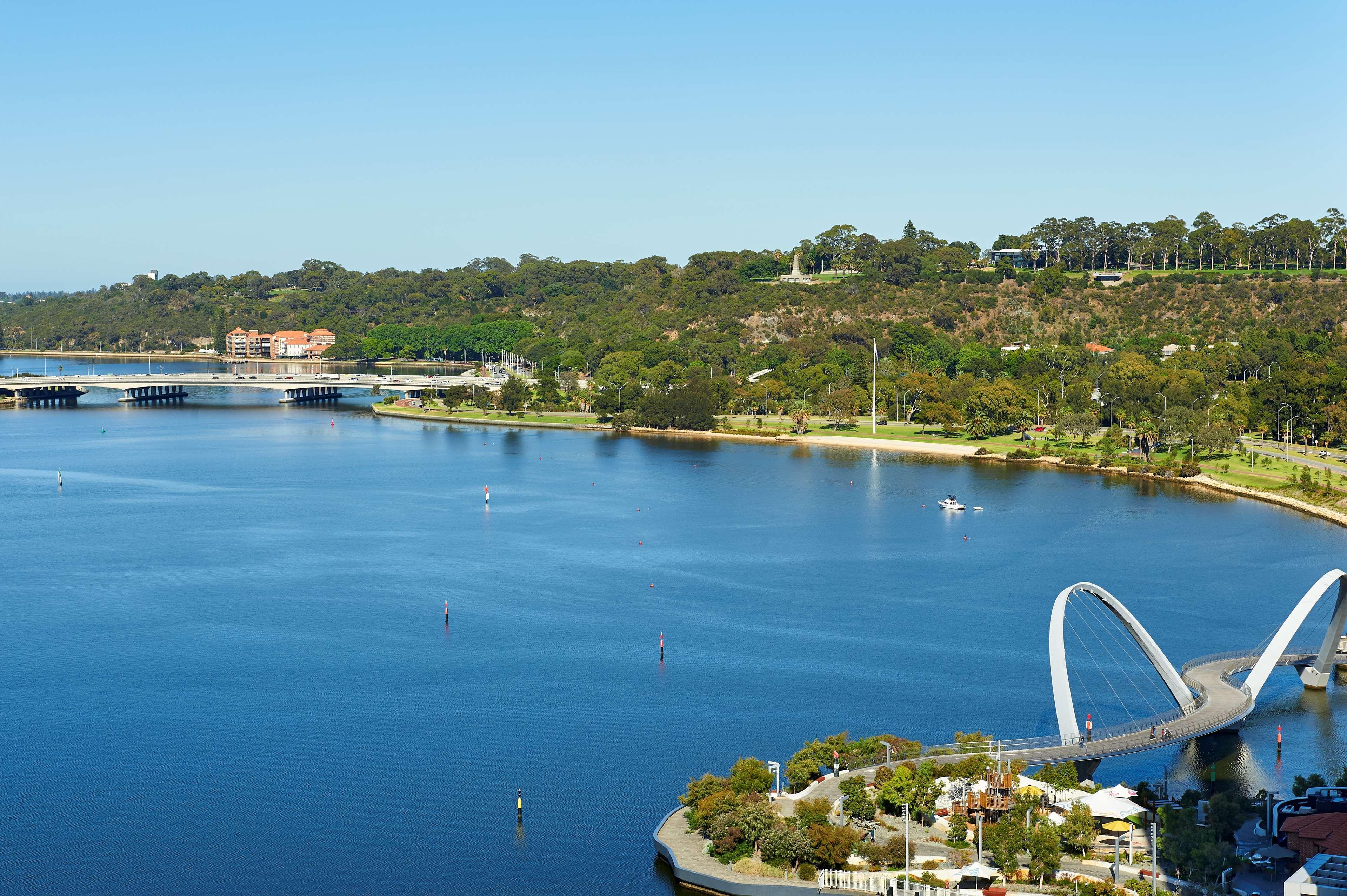 Doubletree By Hilton Waterfront 4*