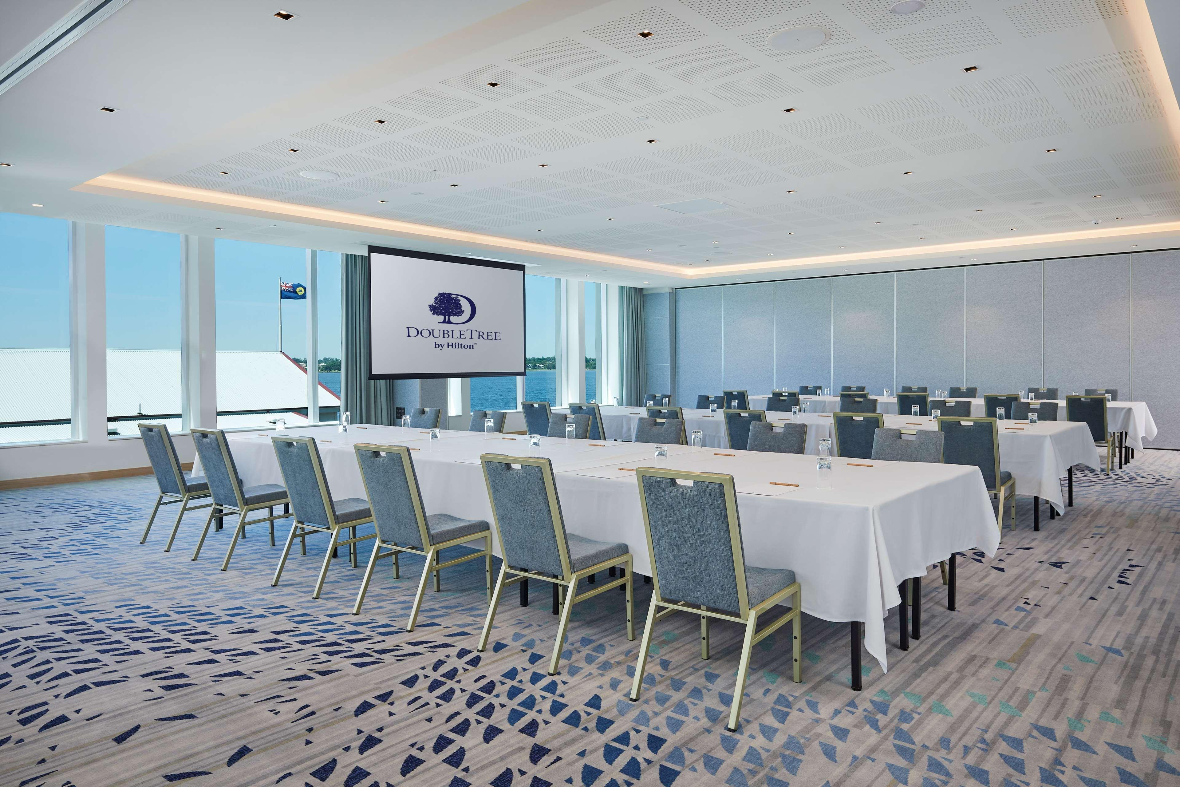 Doubletree By Hilton Waterfront Hotel 4*
